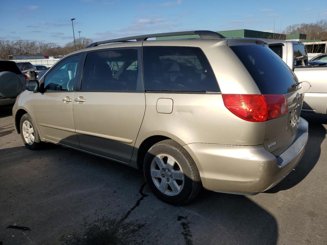 Obraz 2 z 2010 TOYOTA SIENNA CE 2010 z VIN 5TDKK4CC5AS311809