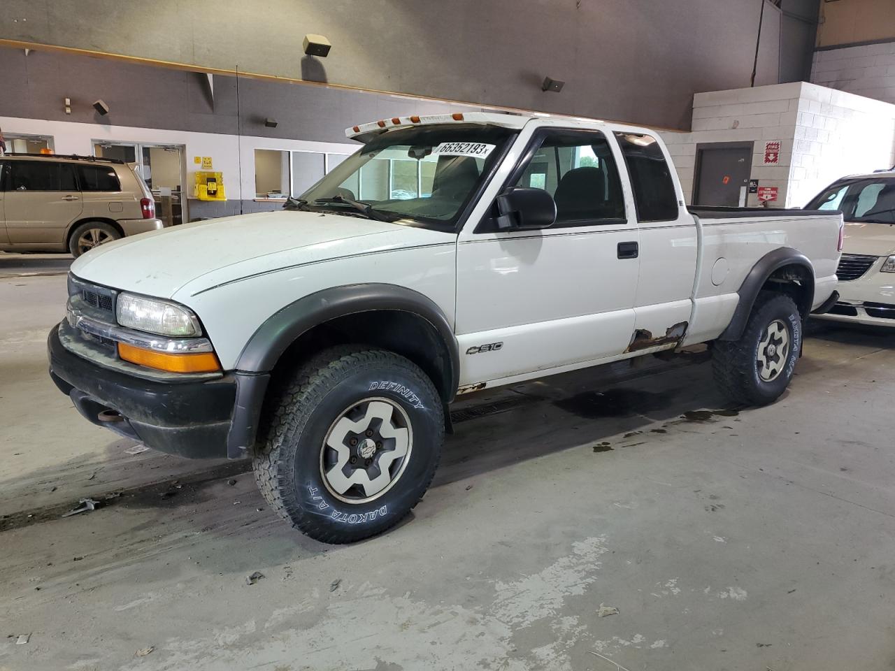 Image 1 of 2000 CHEVROLET S TRUCK S10 2000 with VIN 1GCCT19W5Y8209653