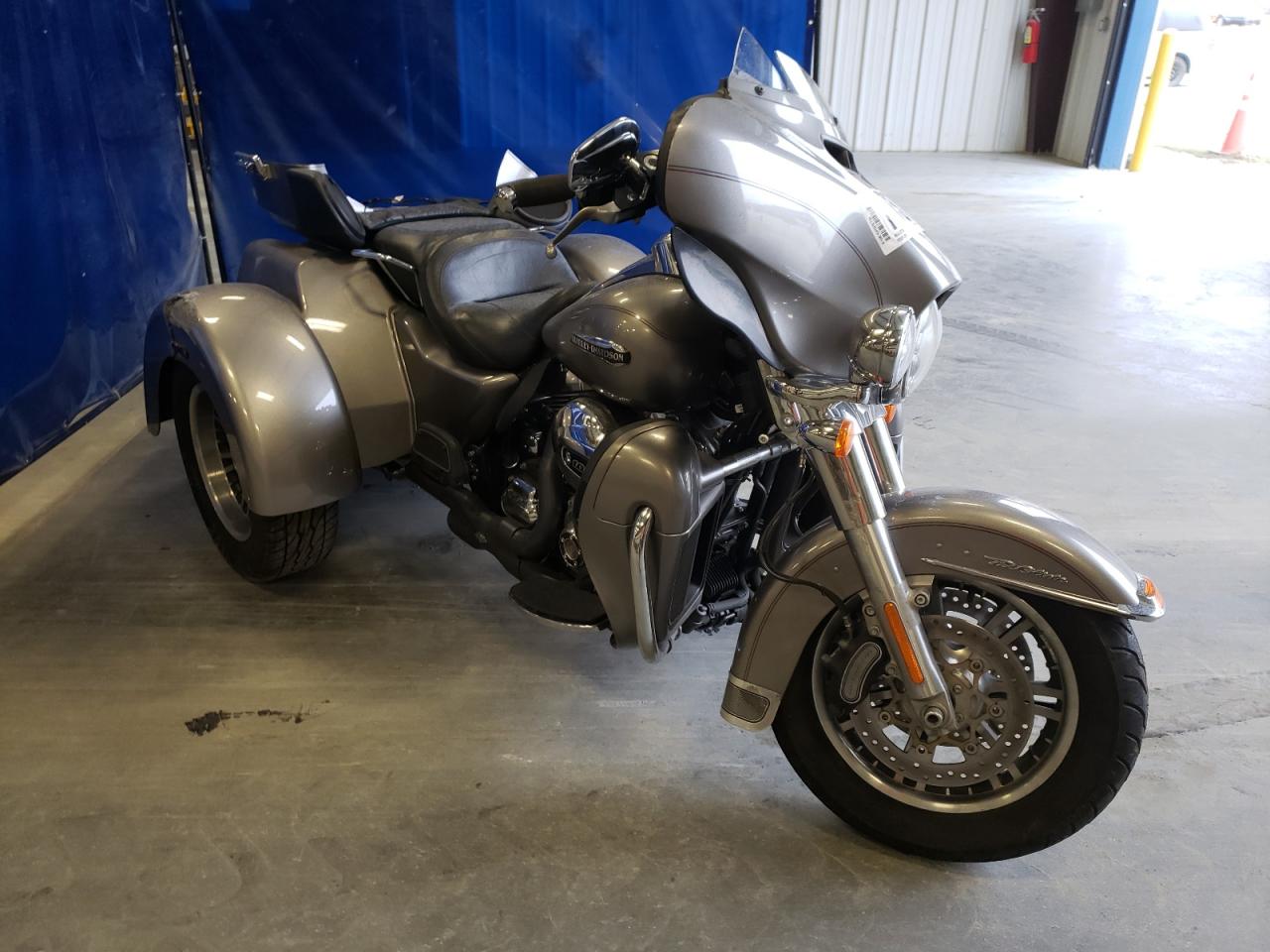 Image 1 of 2016 HARLEY-DAVIDSON FLHTCUTG TRI GLIDE ULTRA 2016 with VIN 1HD1MAL16GB852255