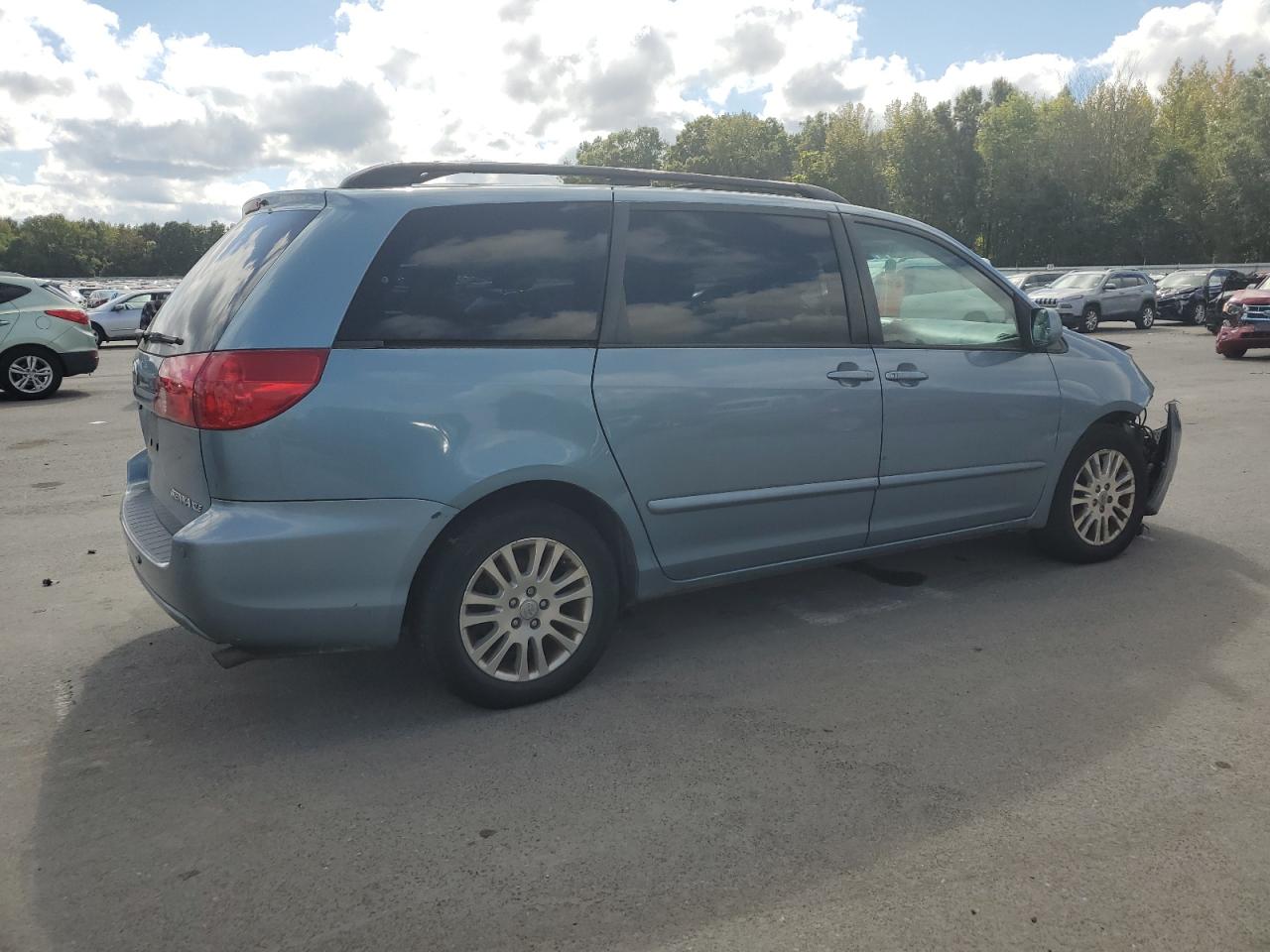 Image 3 of 2008 TOYOTA SIENNA XLE 2008 with VIN 5TDZK22C98S193360