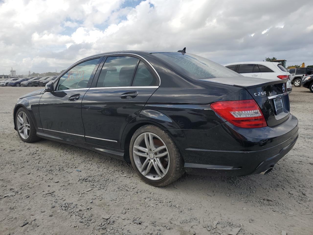 Изображение 2 2013 MERCEDES-BENZ C 250 2013 с VIN WDDGF4HBXDR241355