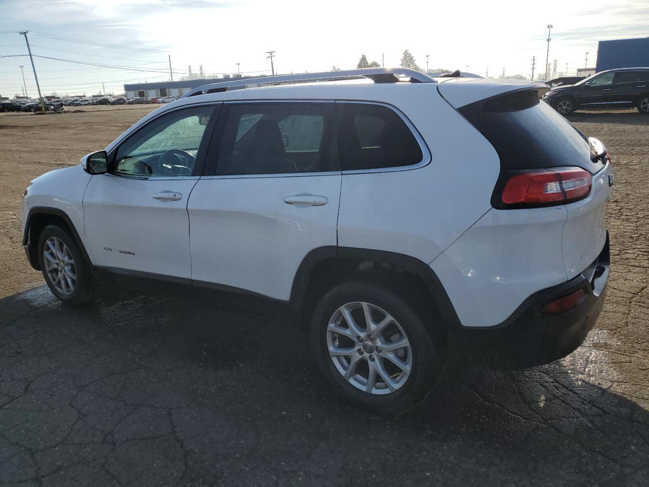 Изображение 2 2015 JEEP CHEROKEE LATITUDE 2015 с VIN 1C4PJLCB9FW770892