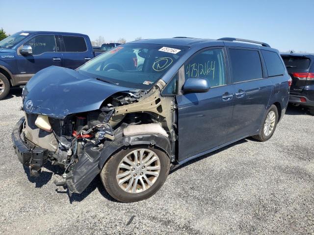 2015 TOYOTA SIENNA XLE 2015 image