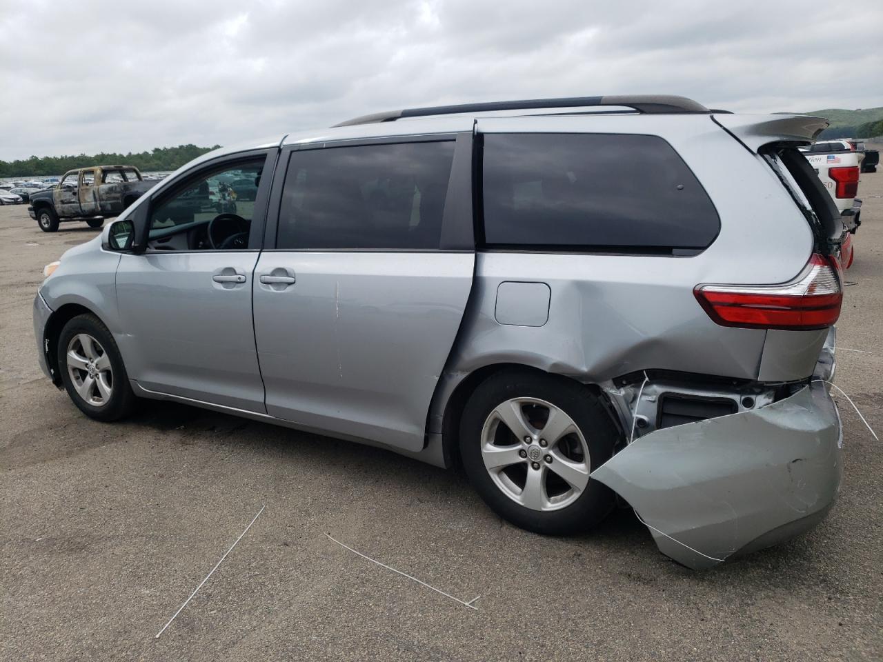 Изображение 2 2015 TOYOTA SIENNA LE 2015 с VIN 5TDKK3DC1FS540570