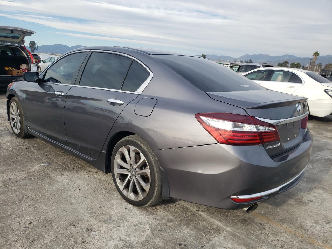 Изображение 2 2017 HONDA ACCORD SPORT 2017 с VIN 1HGCR2F55HA070683