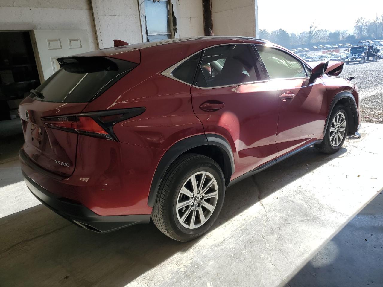 Obraz 3 z 2021 LEXUS NX 300 BASE 2021 z VIN JTJDARBZ5M5020930