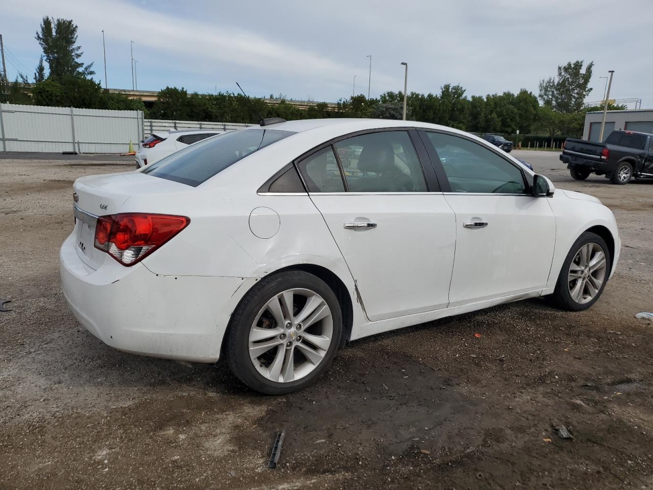 Image 3 of 2016 CHEVROLET CRUZE LIMITED LTZ 2016 with VIN 1G1PG5SB4G7225554
