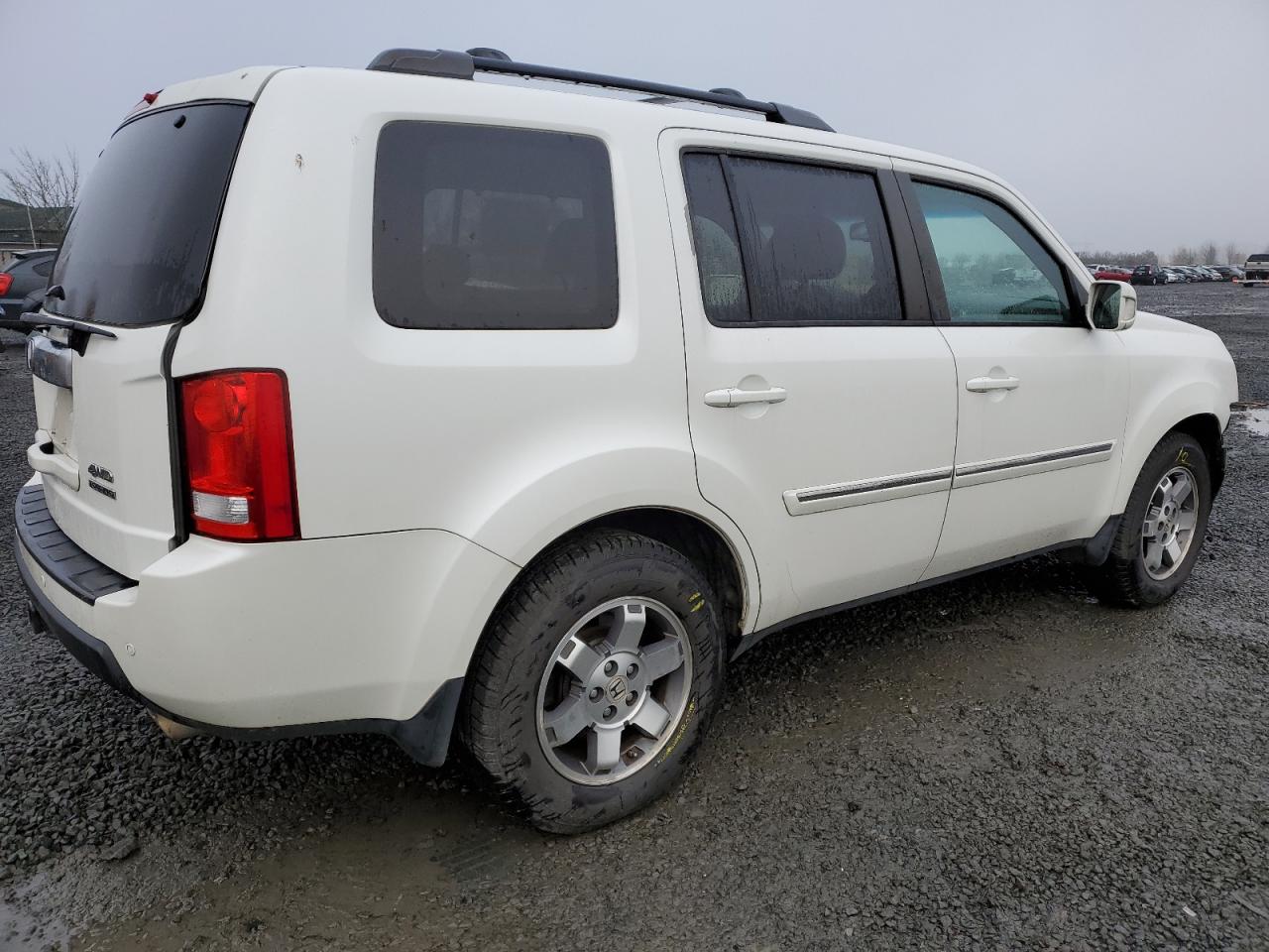 Obraz 3 z 2011 HONDA PILOT TOURING 2011 z VIN 5FNYF4H91BB066234