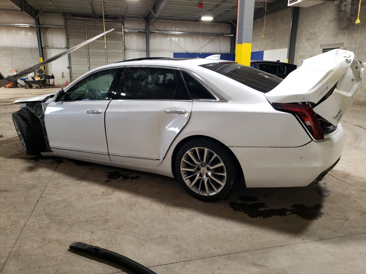 Image 2 of Cadillac Ct6 Luxury 2018 with VIN 1G6KE5R65JU133753