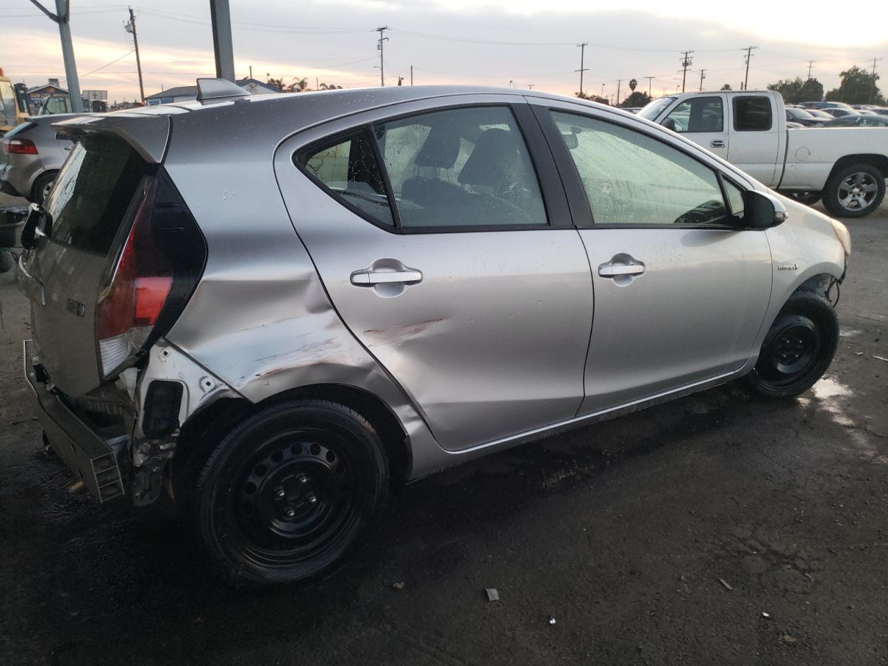Изображение 3 2016 TOYOTA PRIUS C  2016 с VIN JTDKDTB3XG1128787