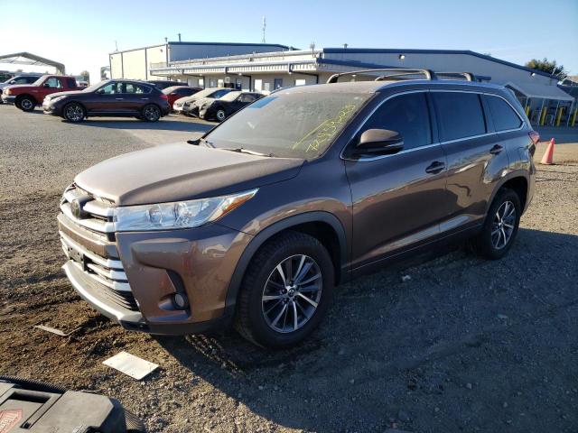 Image 1 of 2018 TOYOTA HIGHLANDER SE 2018 with VIN 5TDKZRFH6JS265763