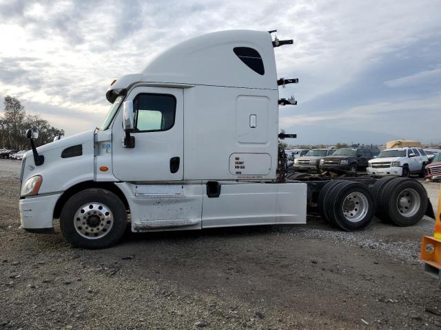 Image 2 of 2016 FREIGHTLINER CASCADIA 113 2016 with VIN 1FUJGHDV5GLGS3994