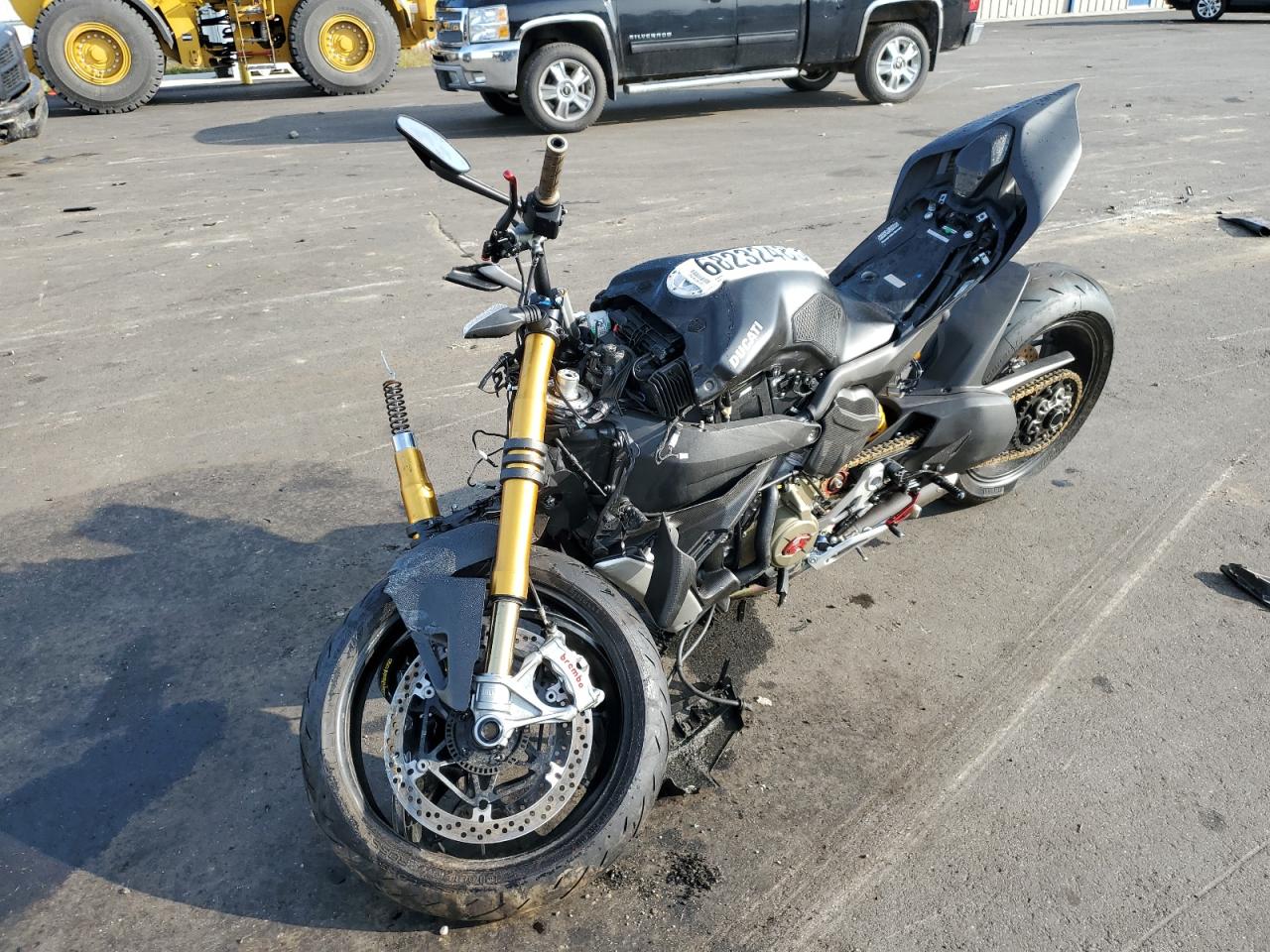 Изображение 2 Ducati Streetfighter V4 2021 с VIN ZDMFAKNW6MB005864