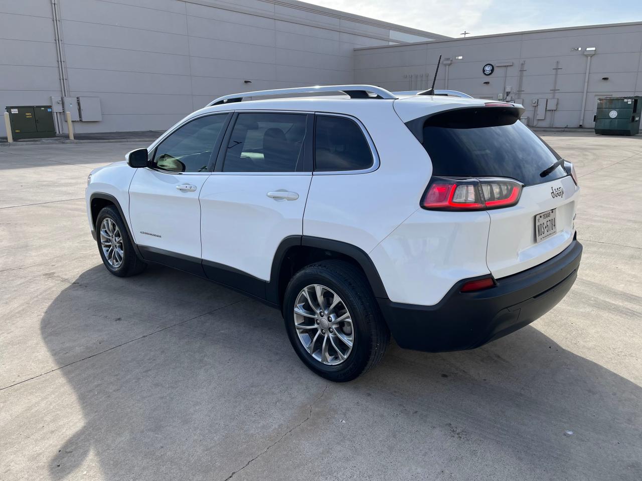 Изображение 3 2019 JEEP CHEROKEE LATITUDE PLUS 2019 с VIN 1C4PJLLB9KD205662