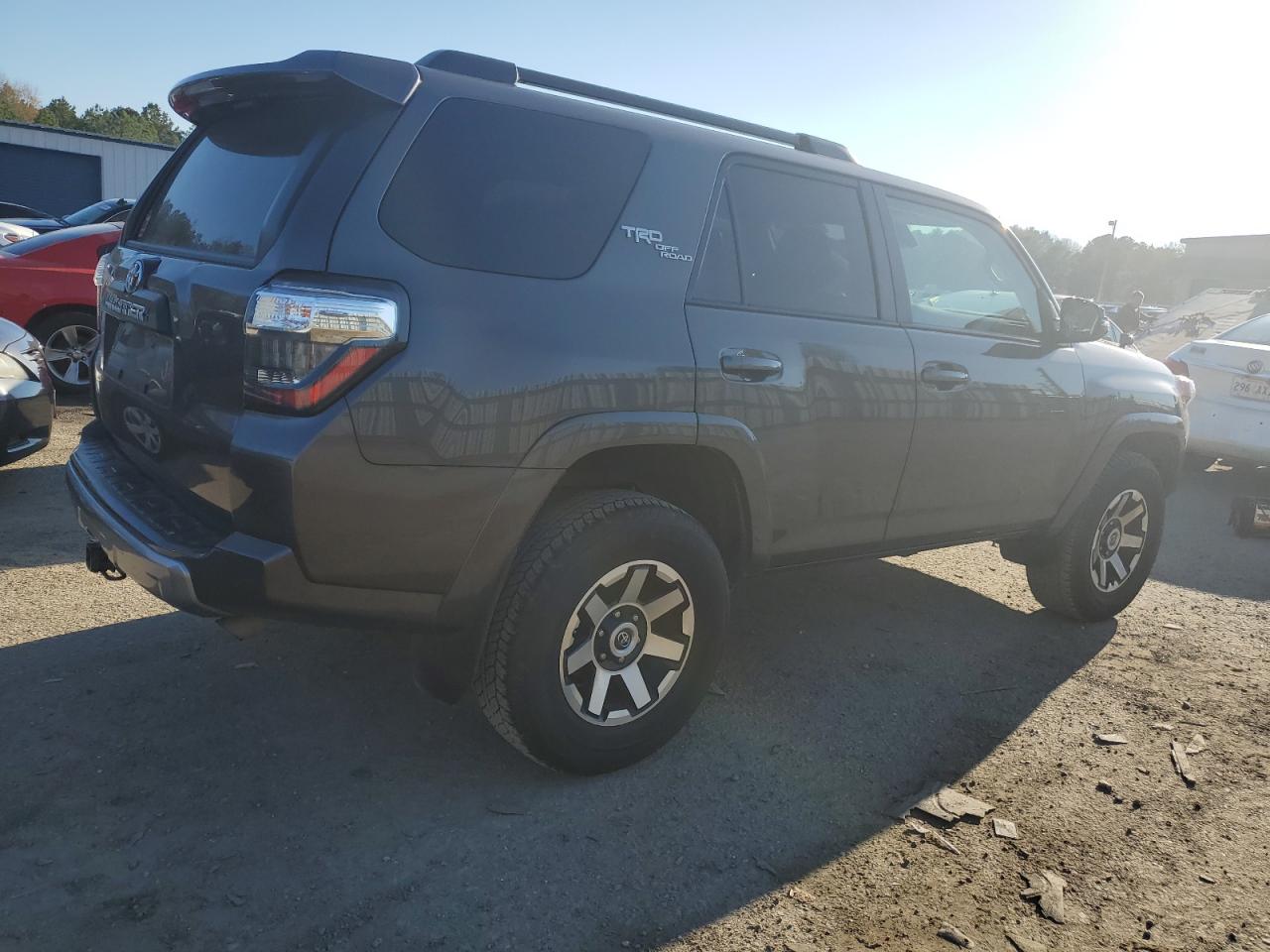 Изображение 3 2021 TOYOTA 4RUNNER SR5/SR5 PREMIUM 2021 с VIN JTEPU5JR6M5929823