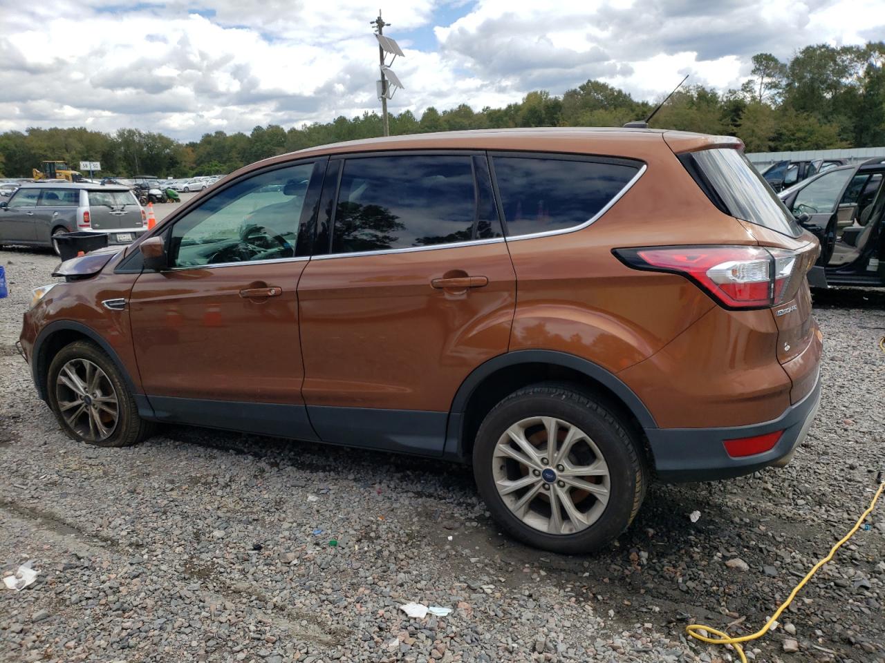 Image 2 of 2017 FORD ESCAPE SE 2017 with VIN 1FMCU0GD5HUD85940