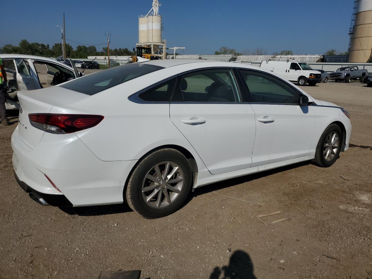 Image 3 of 2018 HYUNDAI SONATA SE 2018 with VIN 5NPE24AF7JH601632