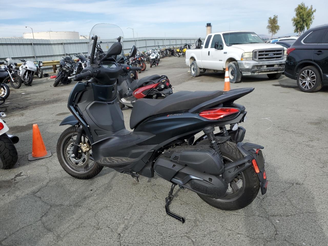 Image 3 of 2023 PIAGGIO BV 400 2023 with VIN ZAPMD20UXP5000815