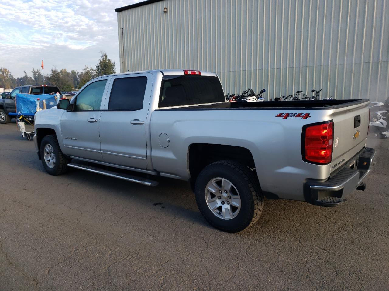 Image 2 of 2018 CHEVROLET SILVERADO K1500 LT 2018 with VIN 1GCUKREC9JF105038