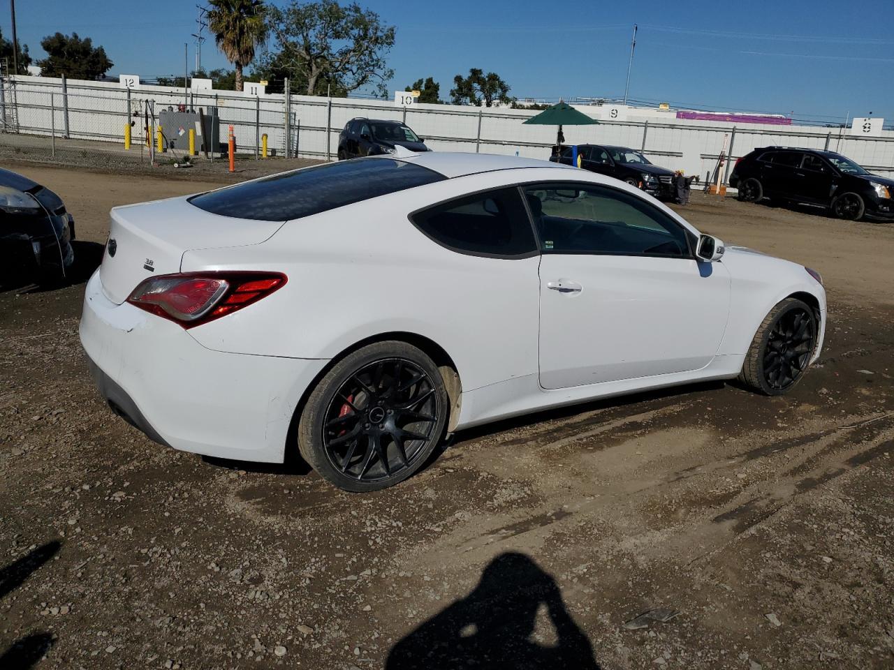 Image 3 of 2015 HYUNDAI GENESIS COUPE 3.8L 2015 with VIN KMHHU6KJ0FU126517