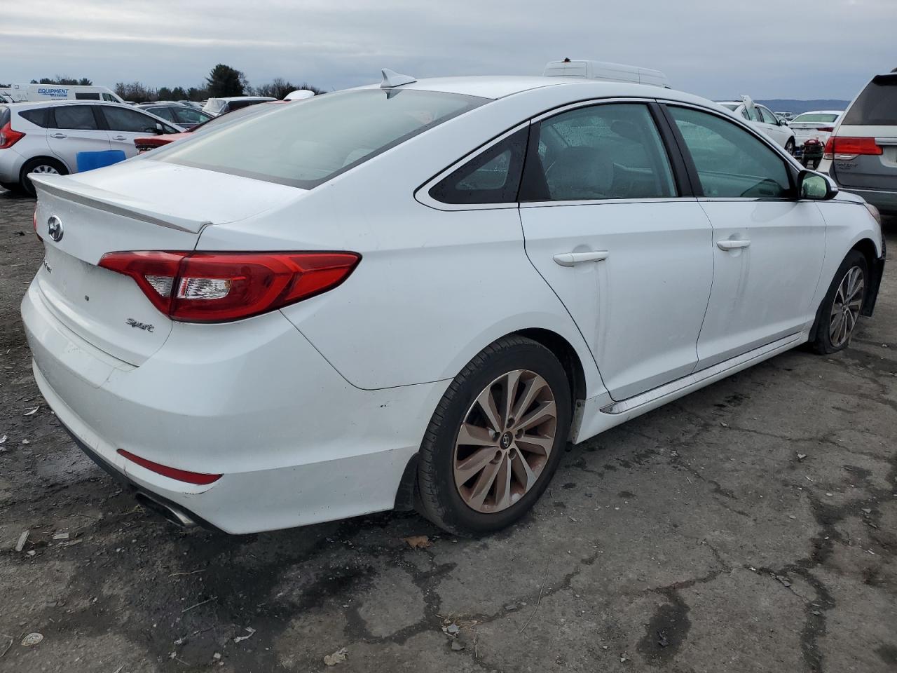 Obraz 3 z 2016 HYUNDAI SONATA SPORT 2016 z VIN 5NPE34AF6GH308150