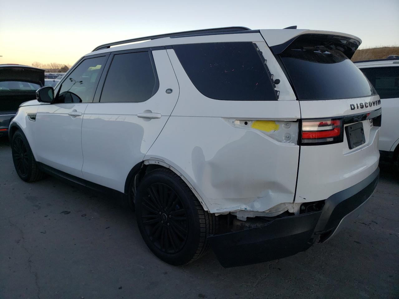 Image 2 of 2017 LAND ROVER DISCOVERY HSE 2017 with VIN SALRRBBV7HA005440