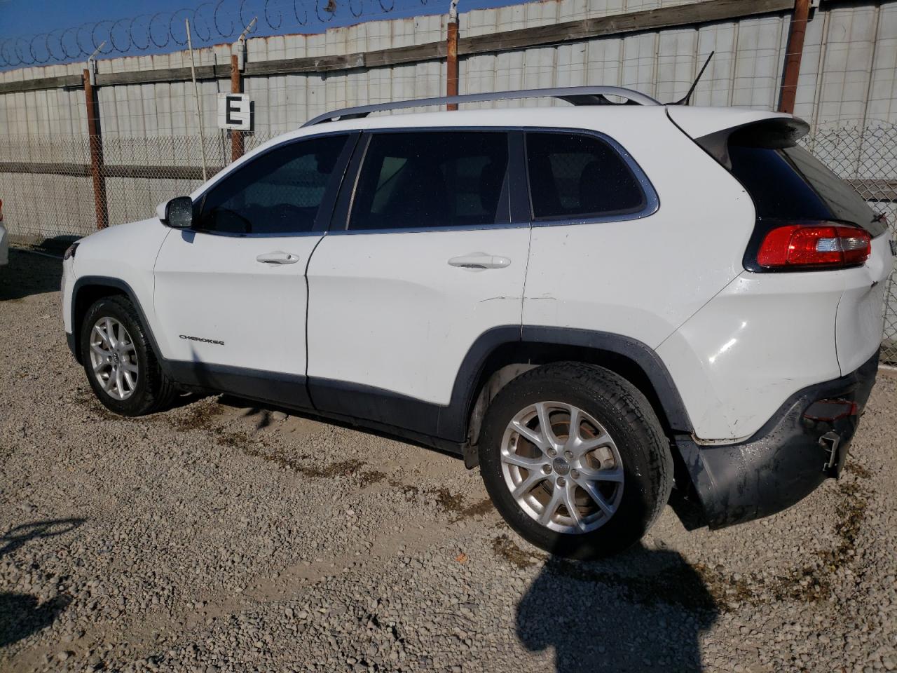 Image 2 of 2016 JEEP CHEROKEE LATITUDE 2016 with VIN 1C4PJLCB8GW288416