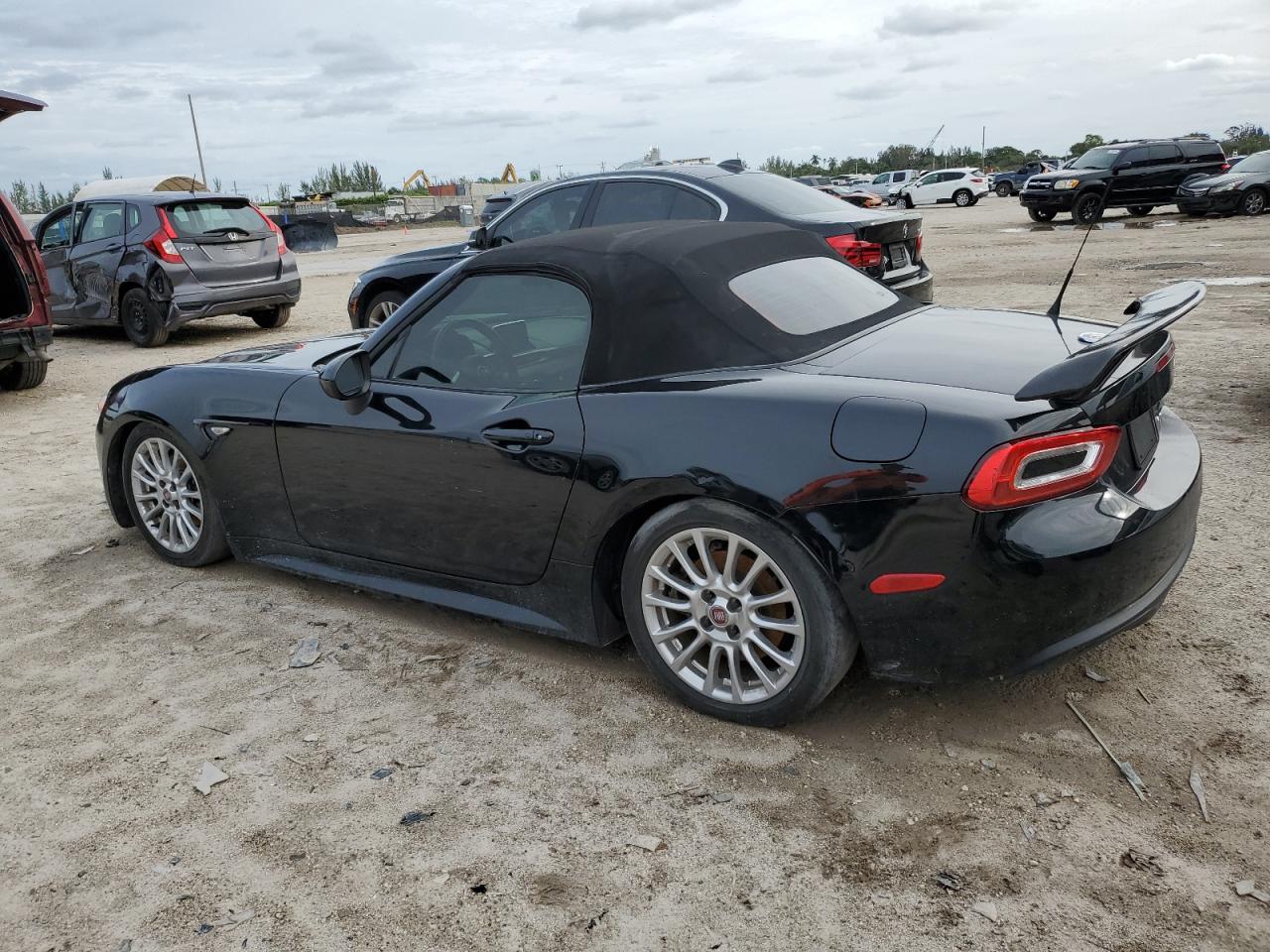Image 2 of 2017 FIAT 124 SPIDER CLASSICA 2017 with VIN JC1NFAEK9H0106489