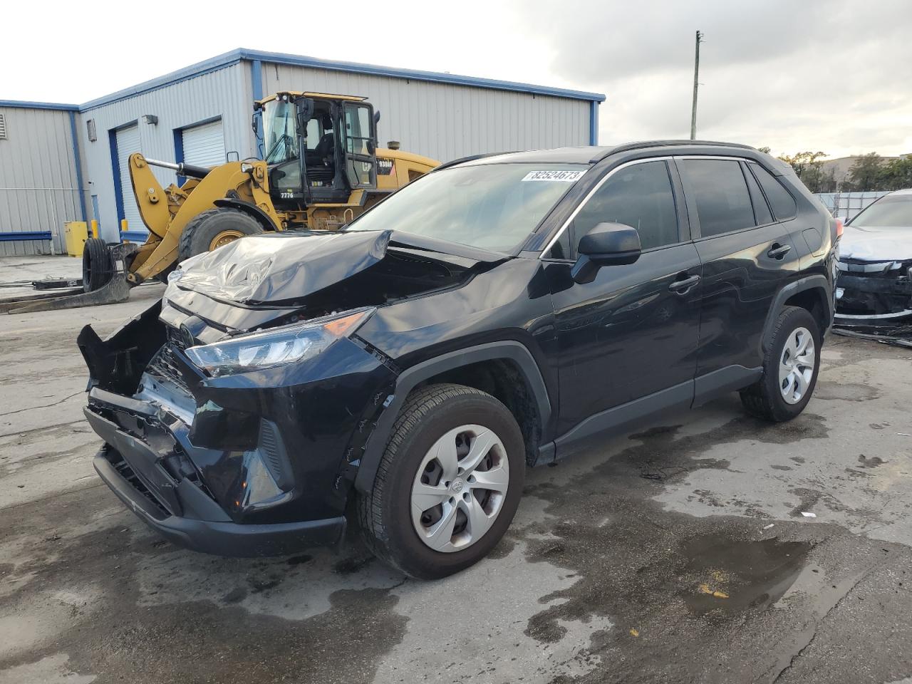 Image 1 of 2020 TOYOTA RAV4 LE 2020 with VIN JTMH1RFV3LD060570