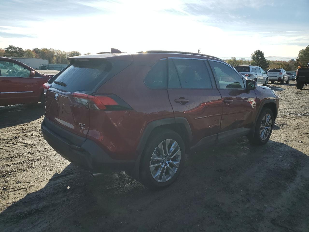 Изображение 3 2022 TOYOTA RAV4 XLE PREMIUM 2022 с VIN 2T3A1RFV7NW299482