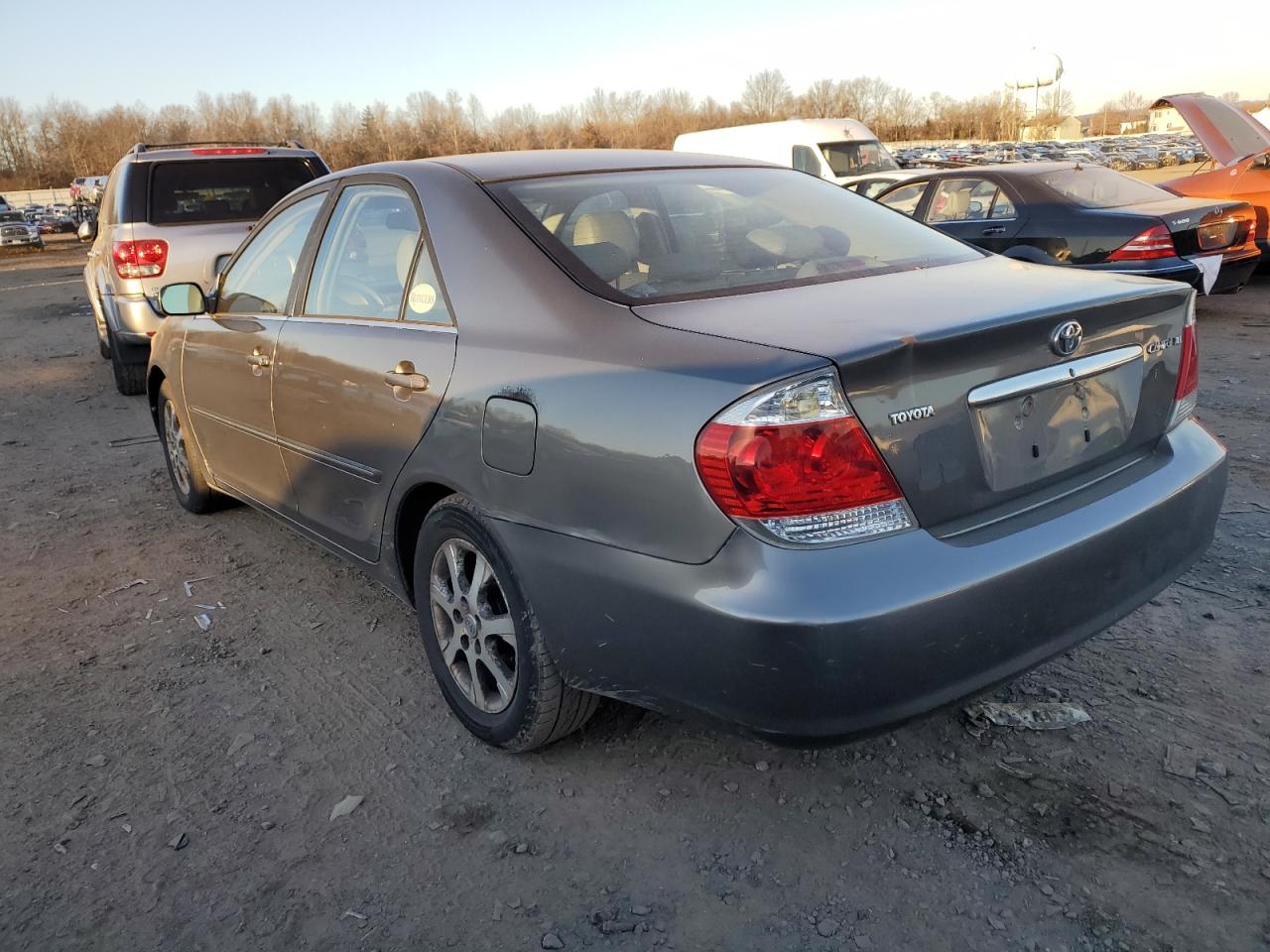 Obraz 2 z 2005 TOYOTA CAMRY LE 2005 z VIN JTDBF30K950162369