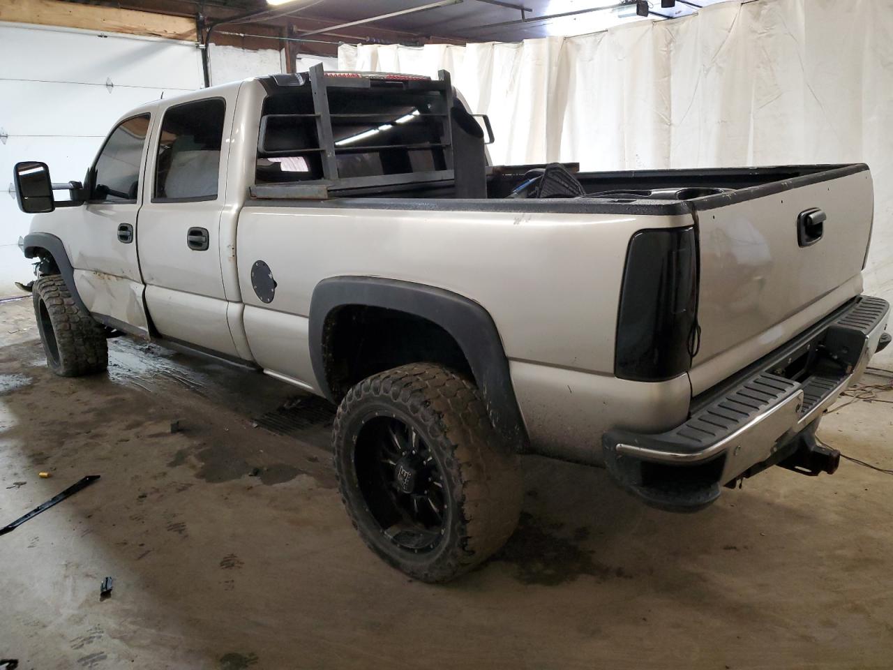 Image 2 of 2004 GMC SIERRA K2500 HEAVY DUTY 2004 with VIN 1GTHK231X4F141111