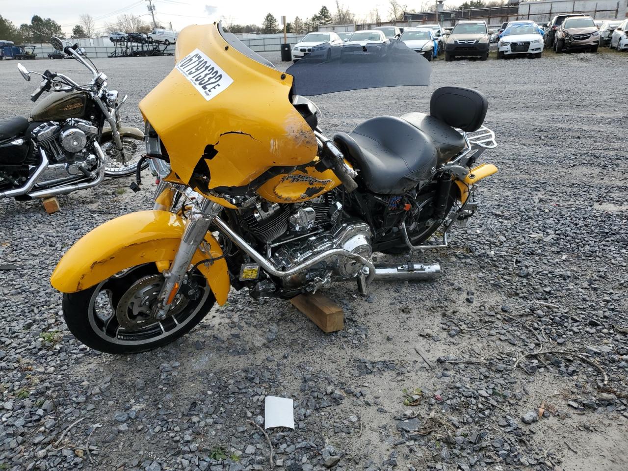 Image 2 of 2013 HARLEY-DAVIDSON FLHX STREET GLIDE 2013 with VIN 1HD1KBM15DB671038