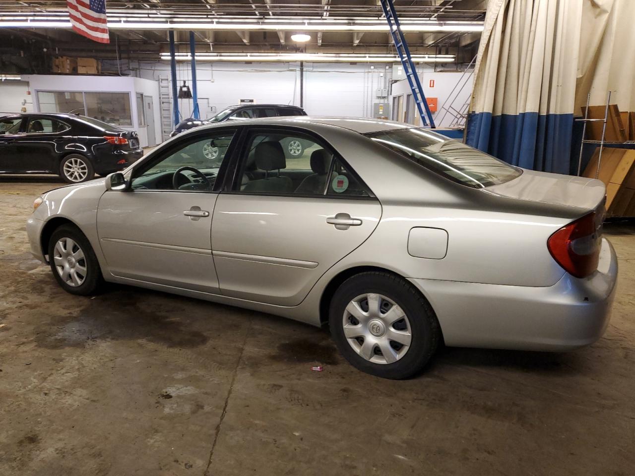 Изображение 2 2004 TOYOTA CAMRY LE 2004 с VIN 4T1BE32K74U356711
