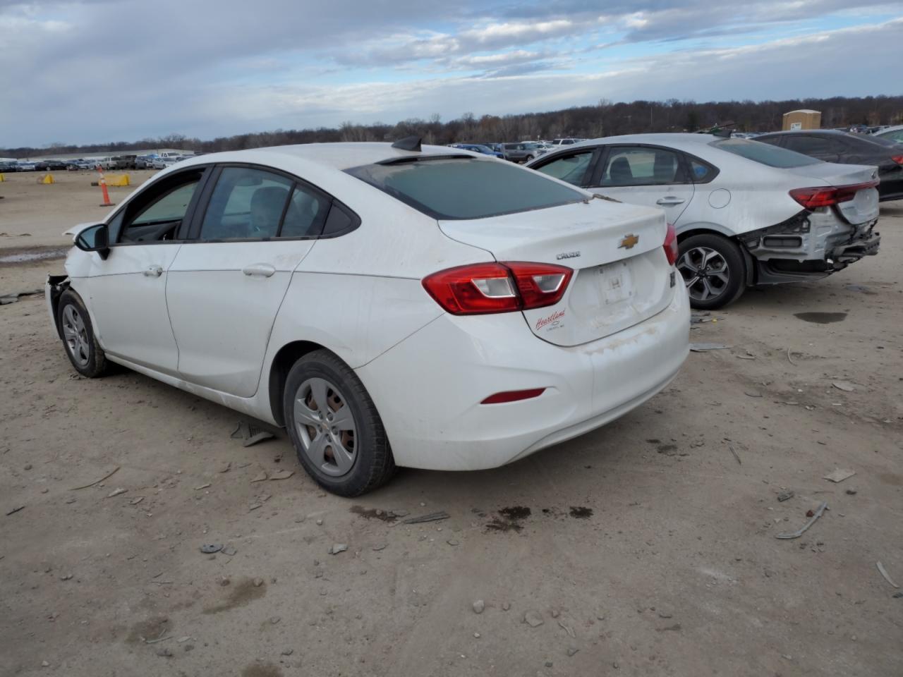 Obraz 2 z 2018 CHEVROLET CRUZE LS 2018 z VIN 1G1BC5SM4J7177830