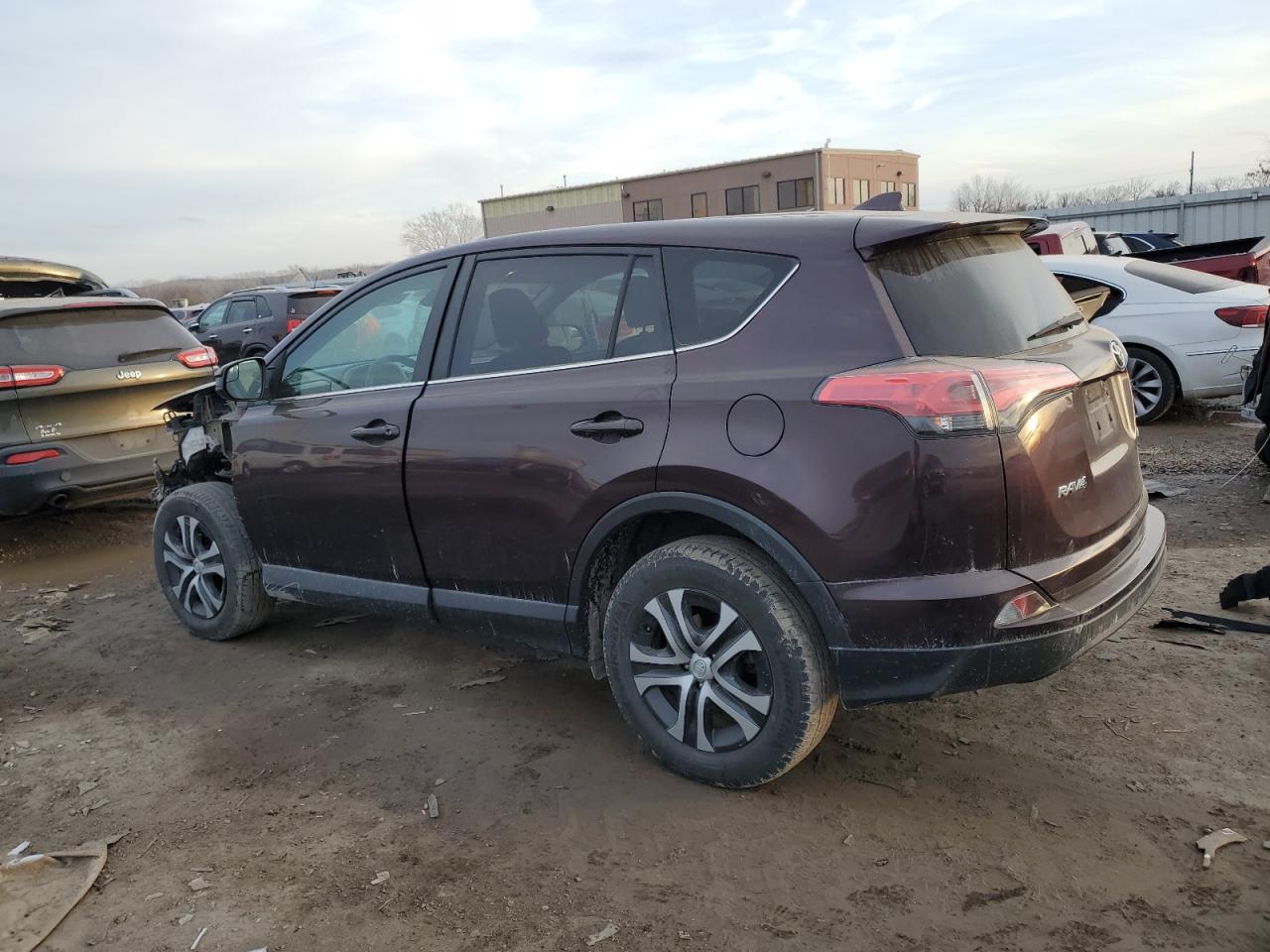 Изображение 2 2018 TOYOTA RAV4 LE 2018 с VIN 2T3ZFREV9JW443355