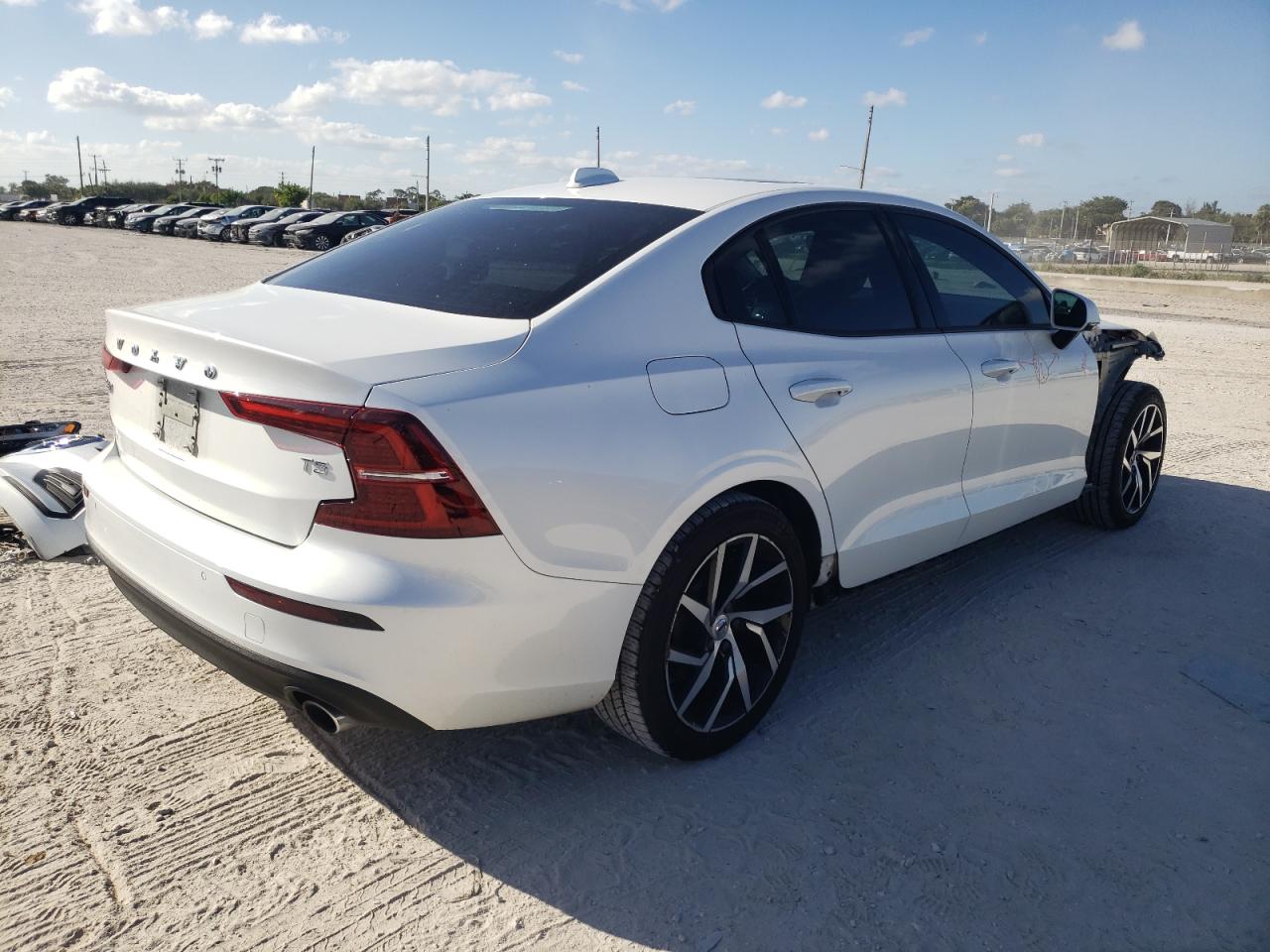 Изображение 3 2020 VOLVO S60 T5 MOMENTUM 2020 с VIN 7JR102FK0LG063962