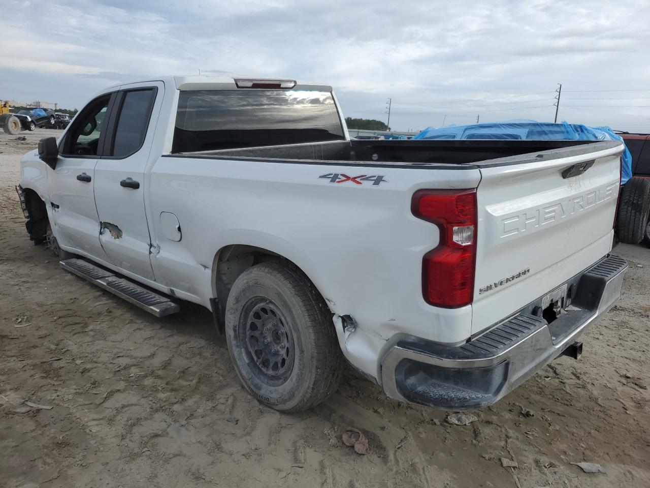 Изображение 2 2020 CHEVROLET SILVERADO K1500 2020 с VIN 1GCRYAEH7LZ178797