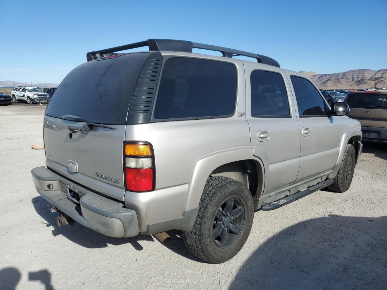 Image 3 of 2004 CHEVROLET TAHOE K1500 2004 with VIN 1GNEK13T94R205093