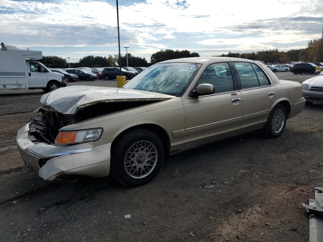 Изображение 1 2000 MERCURY GRAND MARQUIS GS 2000 с VIN 2MEFM74W1YX722661