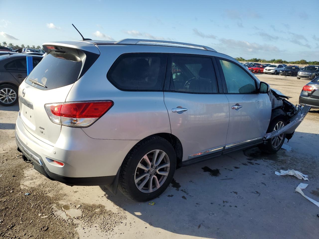 Image 3 of 2015 NISSAN PATHFINDER S 2015 with VIN 5N1AR2MM5FC687434