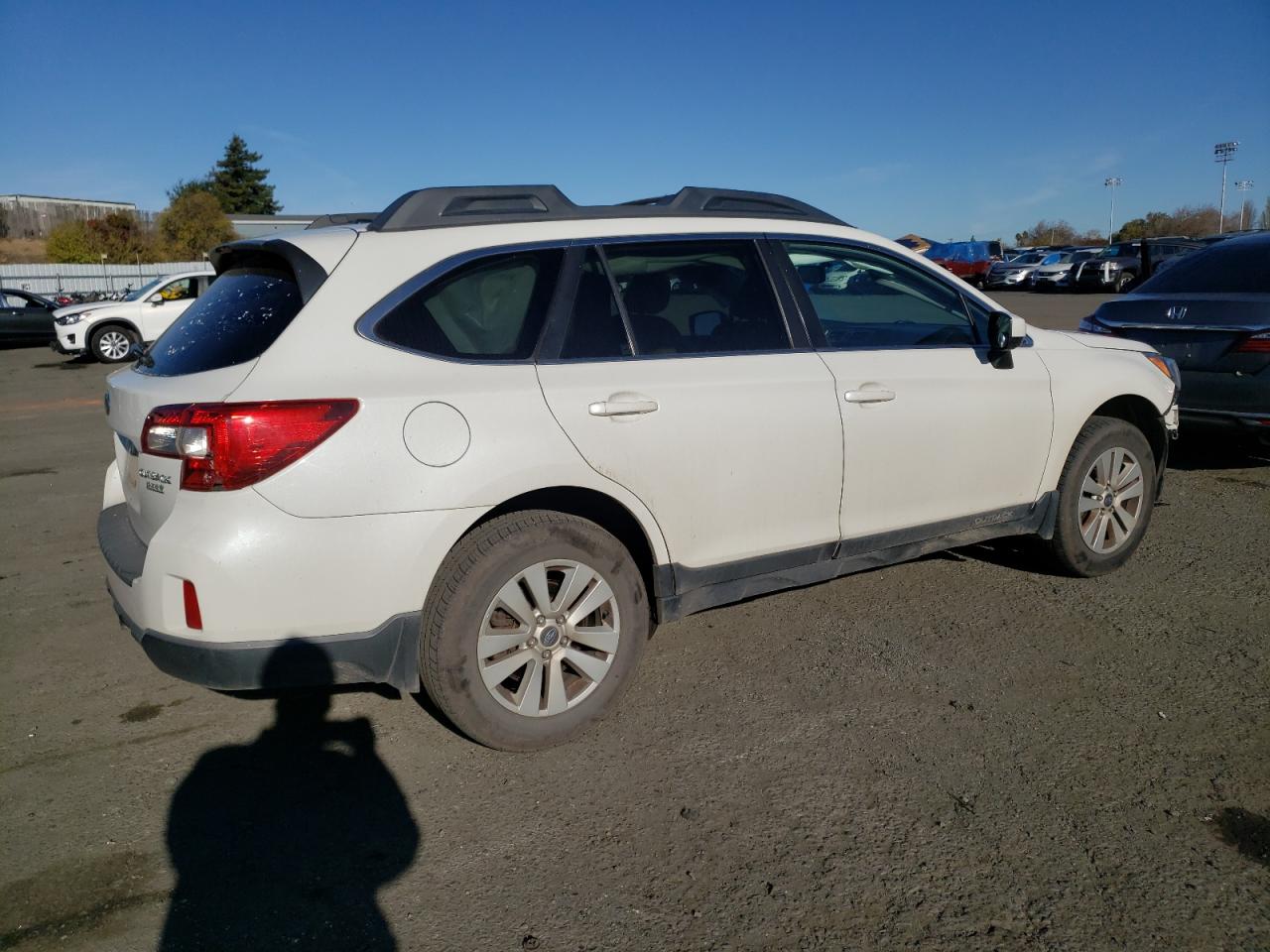 Obraz 3 z 2015 SUBARU OUTBACK 2.5I PREMIUM 2015 z VIN 4S4BSADC2F3210471