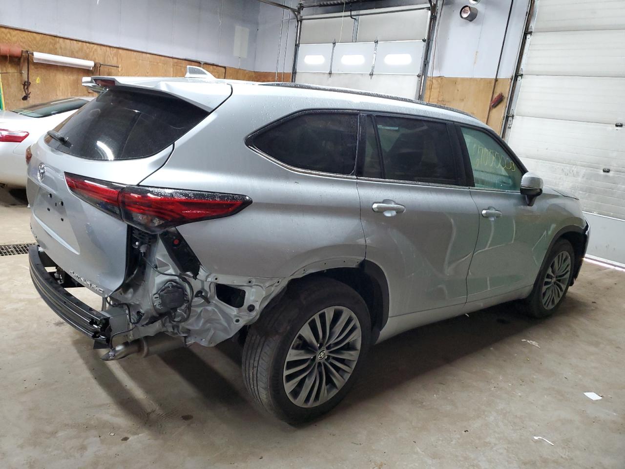 Obraz 3 z 2021 TOYOTA HIGHLANDER PLATINUM 2021 z VIN 5TDFZRBH8MS076527
