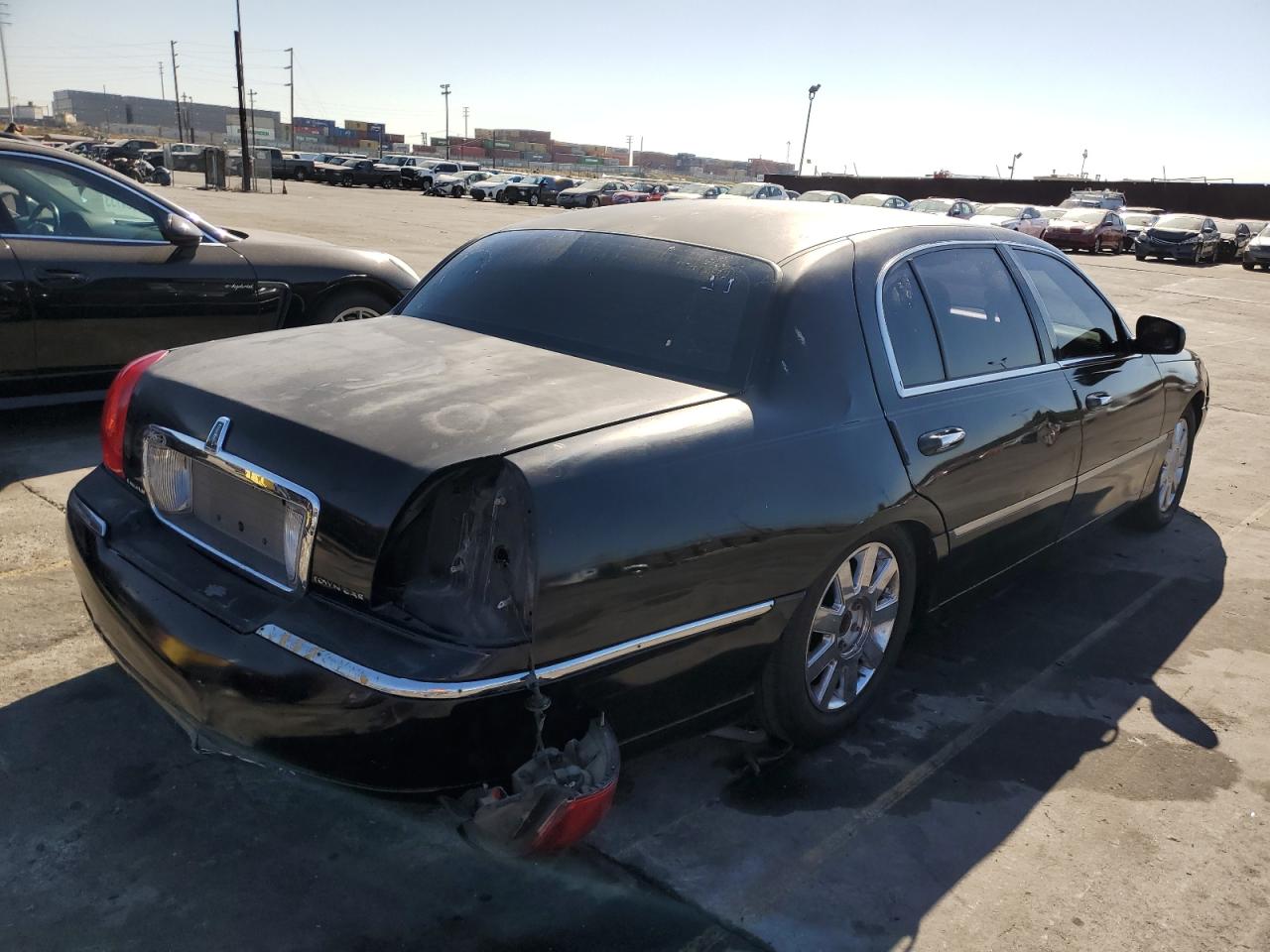 Obraz 3 z 2005 LINCOLN TOWN CAR EXECUTIVE L 2005 z VIN 1LNHM84W65Y615418