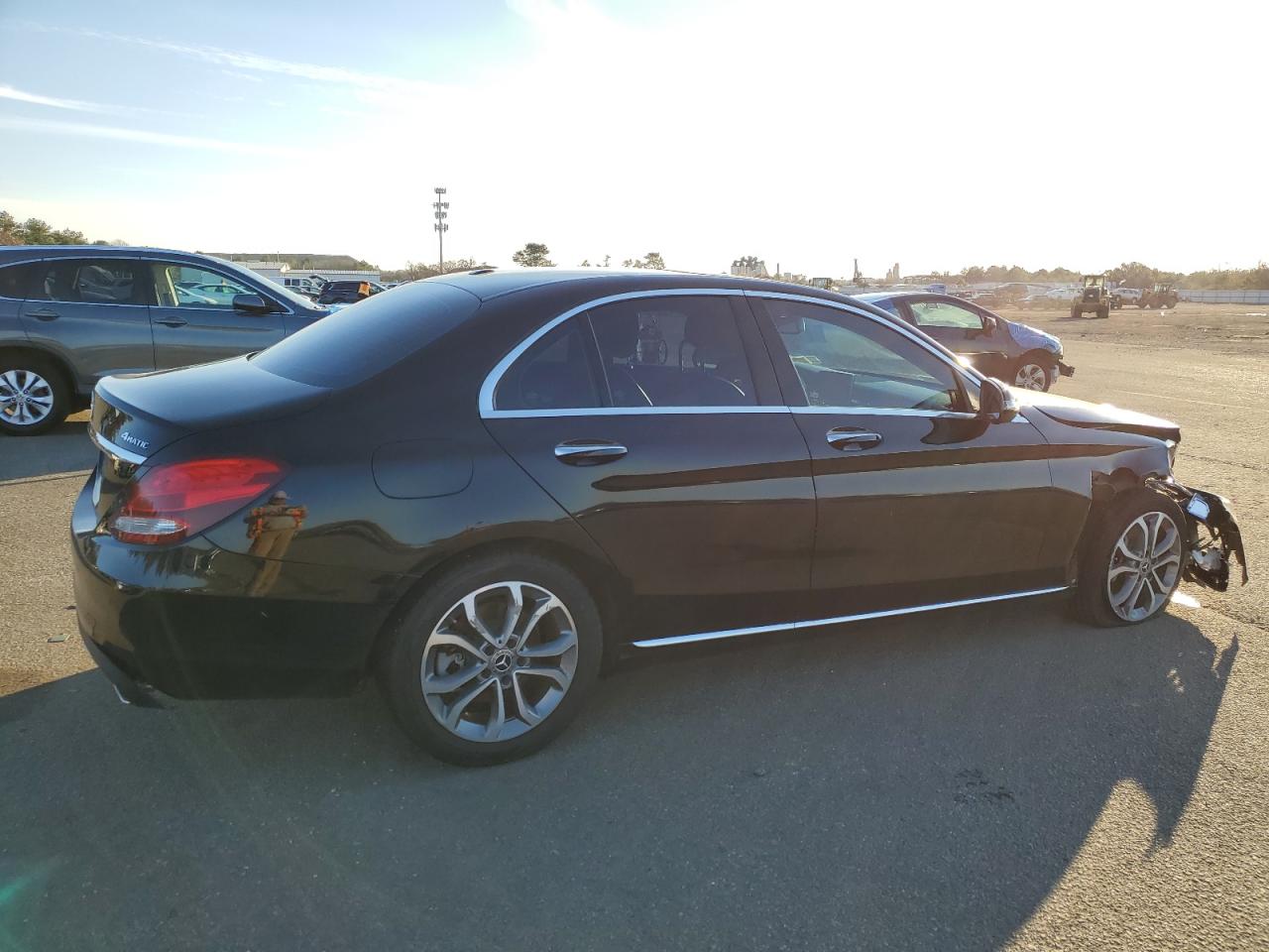 Obraz 3 z 2018 MERCEDES-BENZ C 300 4MATIC 2018 z VIN 55SWF4KB1JU242067