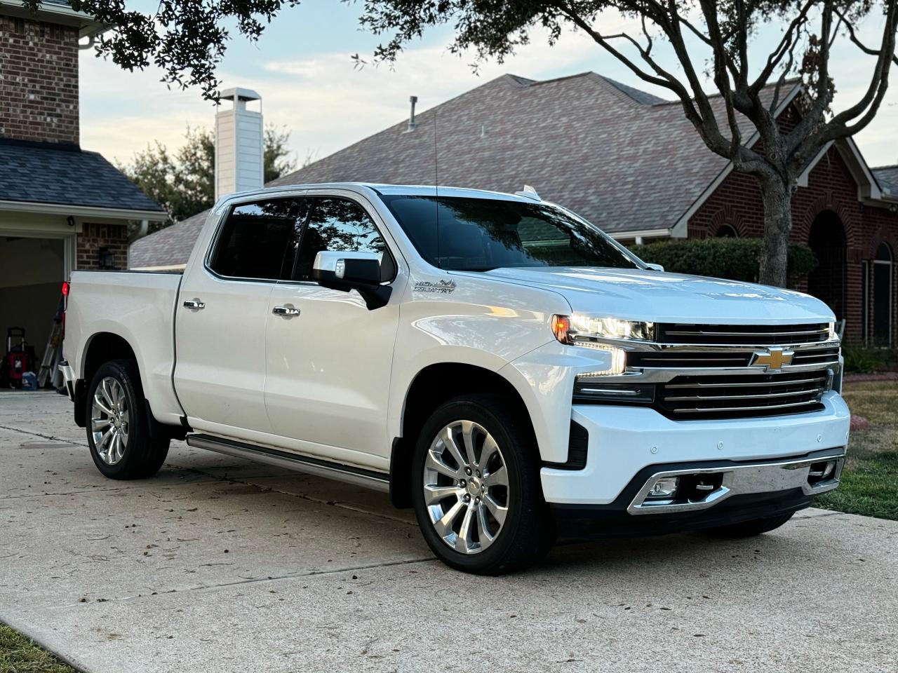 Image 1 of 2021 CHEVROLET SILVERADO K1500 HIGH COUNTRY 2021 with VIN 3GCUYHED4MG205844