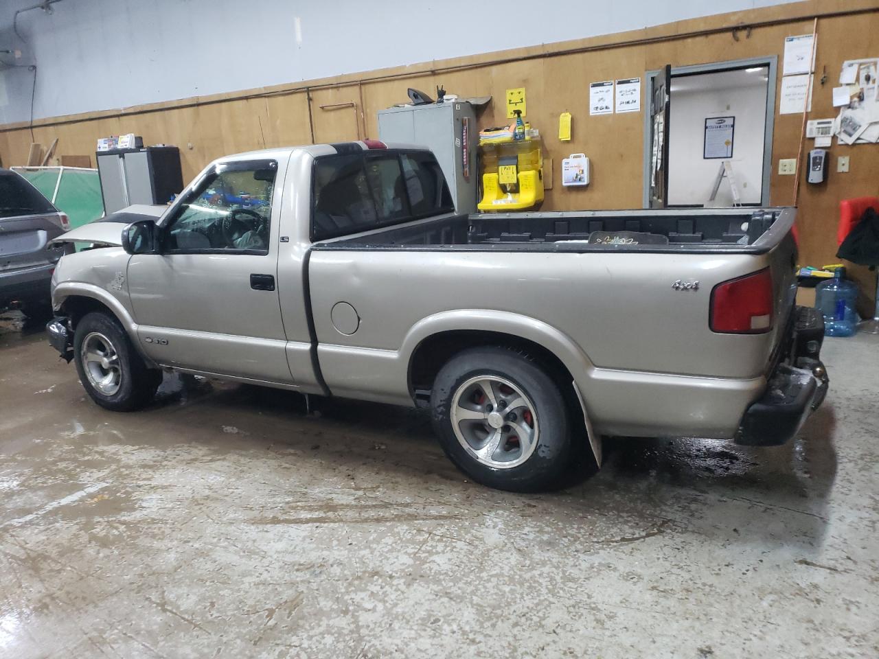 Изображение 2 2000 CHEVROLET S TRUCK S10 2000 с VIN 1GCCS1445YK111282