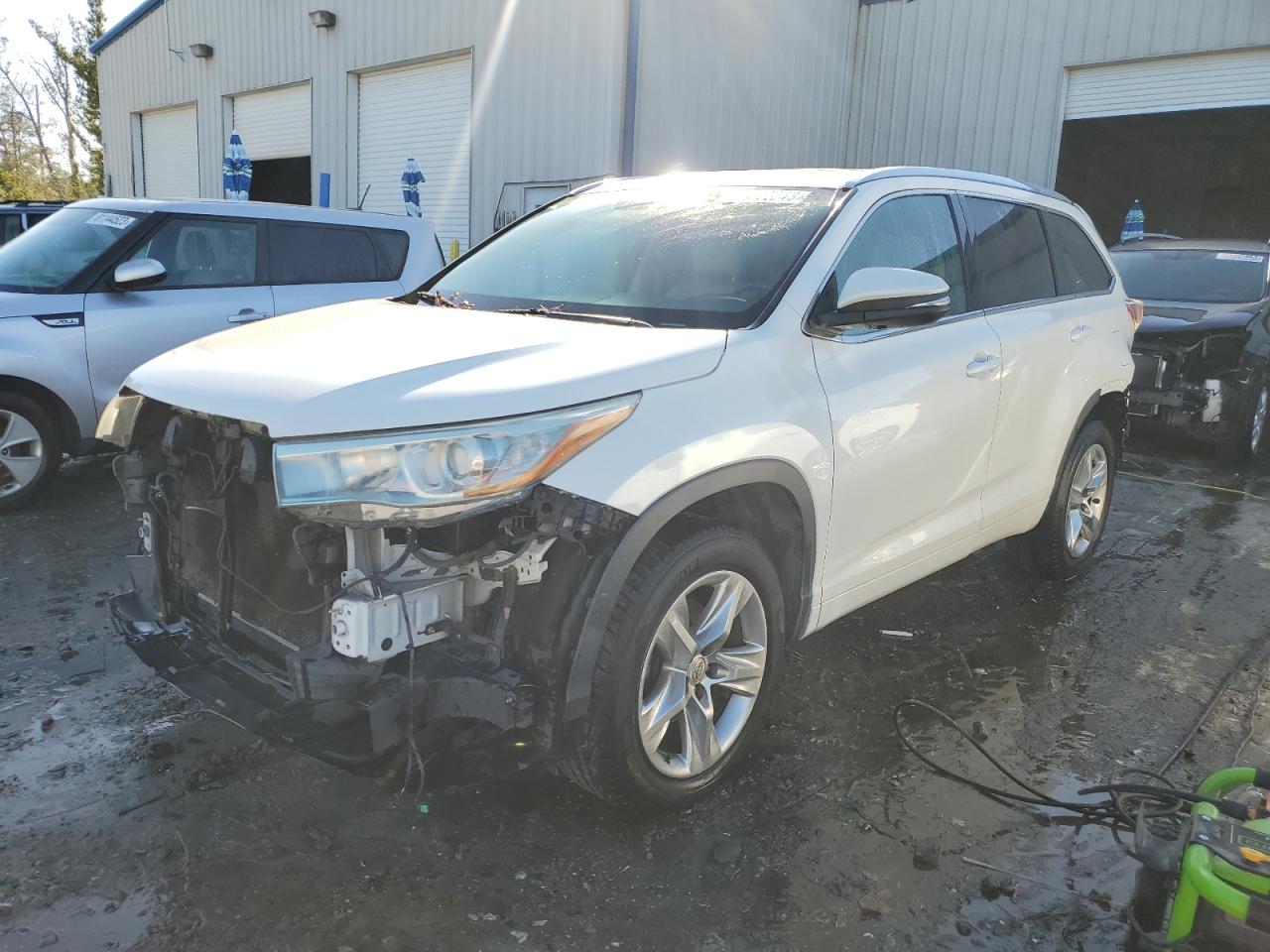 Image 1 of 2014 TOYOTA HIGHLANDER LIMITED 2014 with VIN 5TDYKRFH3ES024182