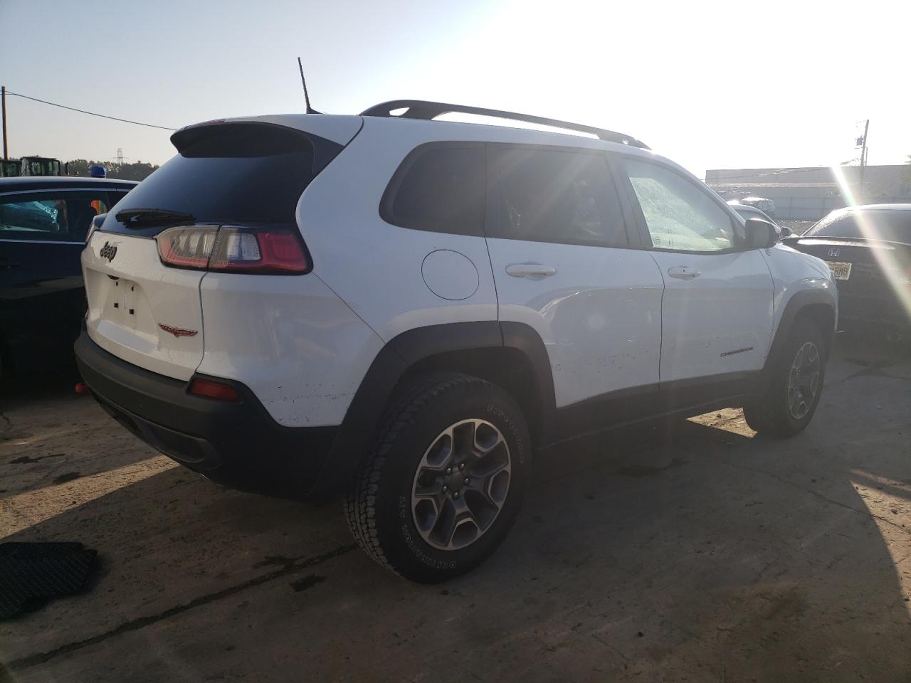 Изображение 3 2022 JEEP CHEROKEE TRAILHAWK 2022 с VIN 1C4PJMBX5ND543101