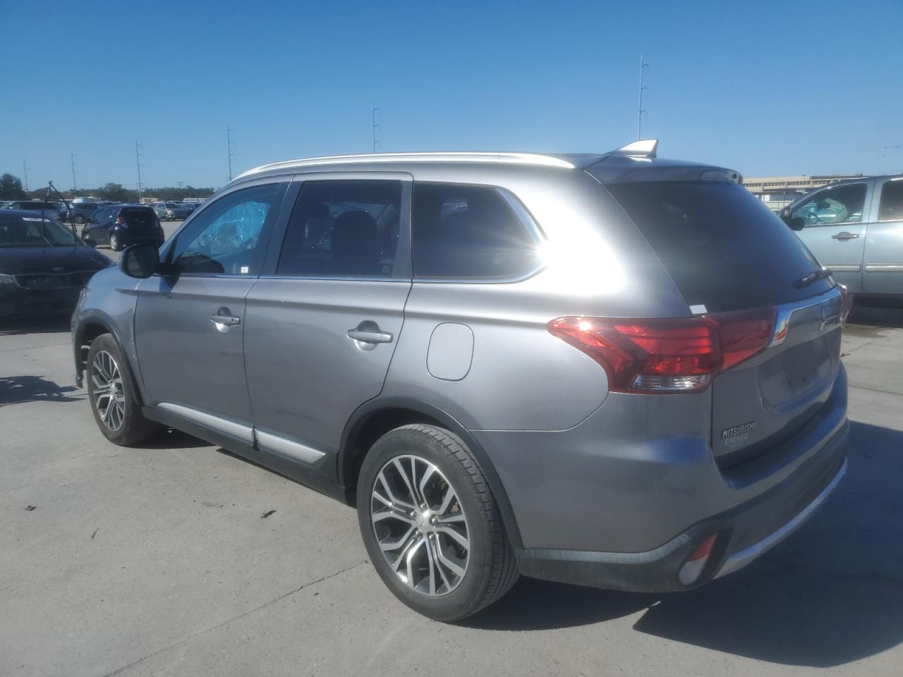 Image 2 of 2018 MITSUBISHI OUTLANDER SE 2018 with VIN JA4AD3A36JJ001226
